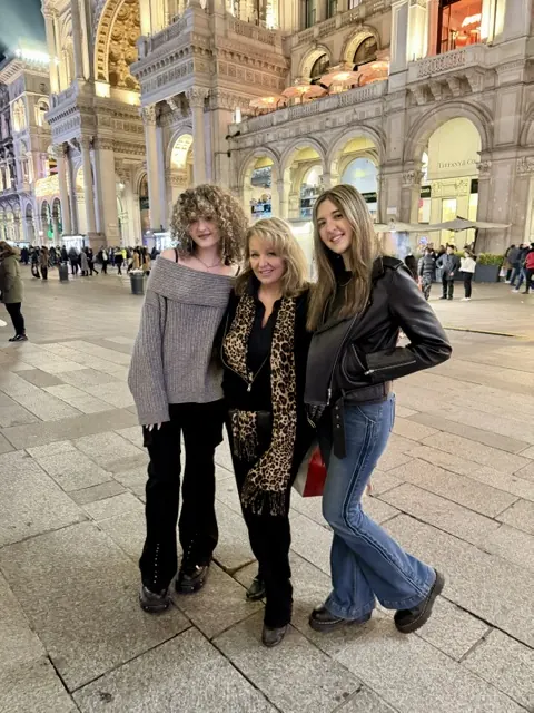 Jackie Barikhan traveling with her daughters